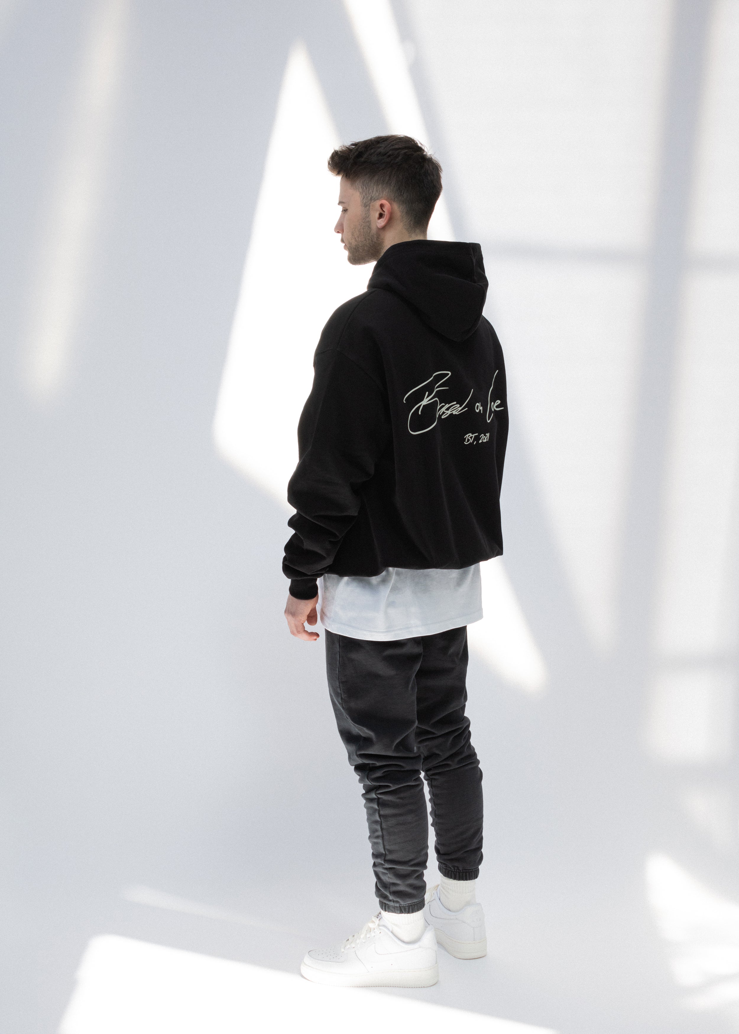 SIGNATURE HOODIE