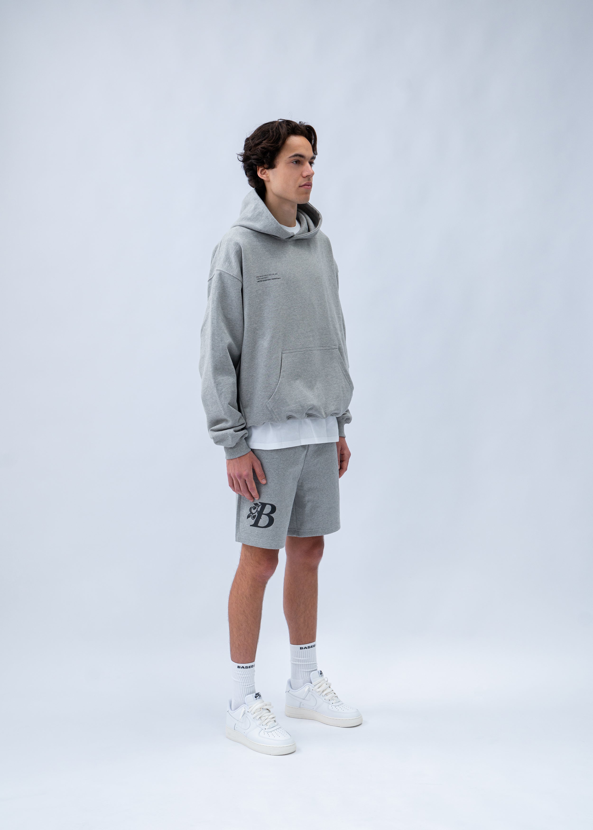 B LOGO SHORTS