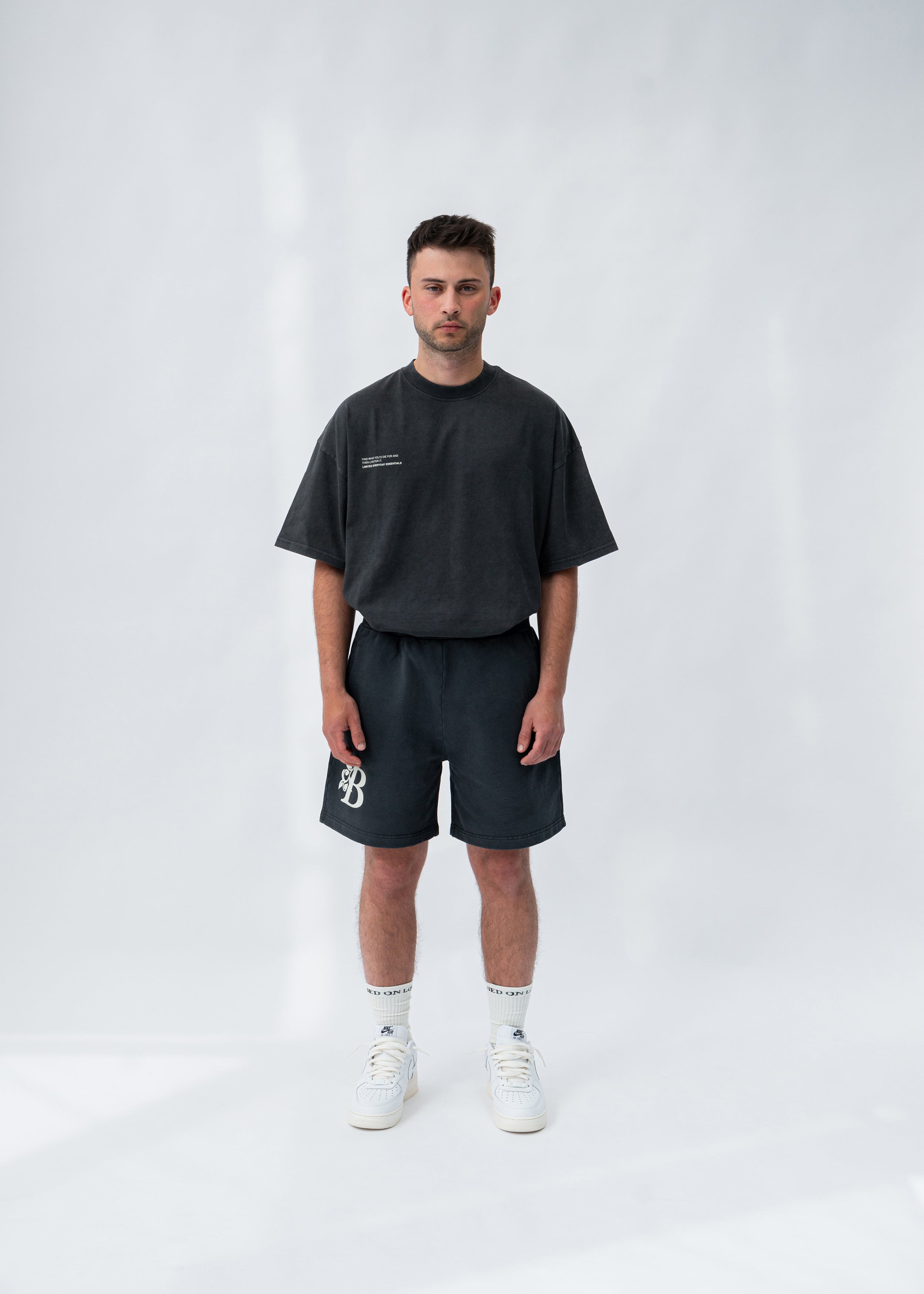 B LOGO SHORTS